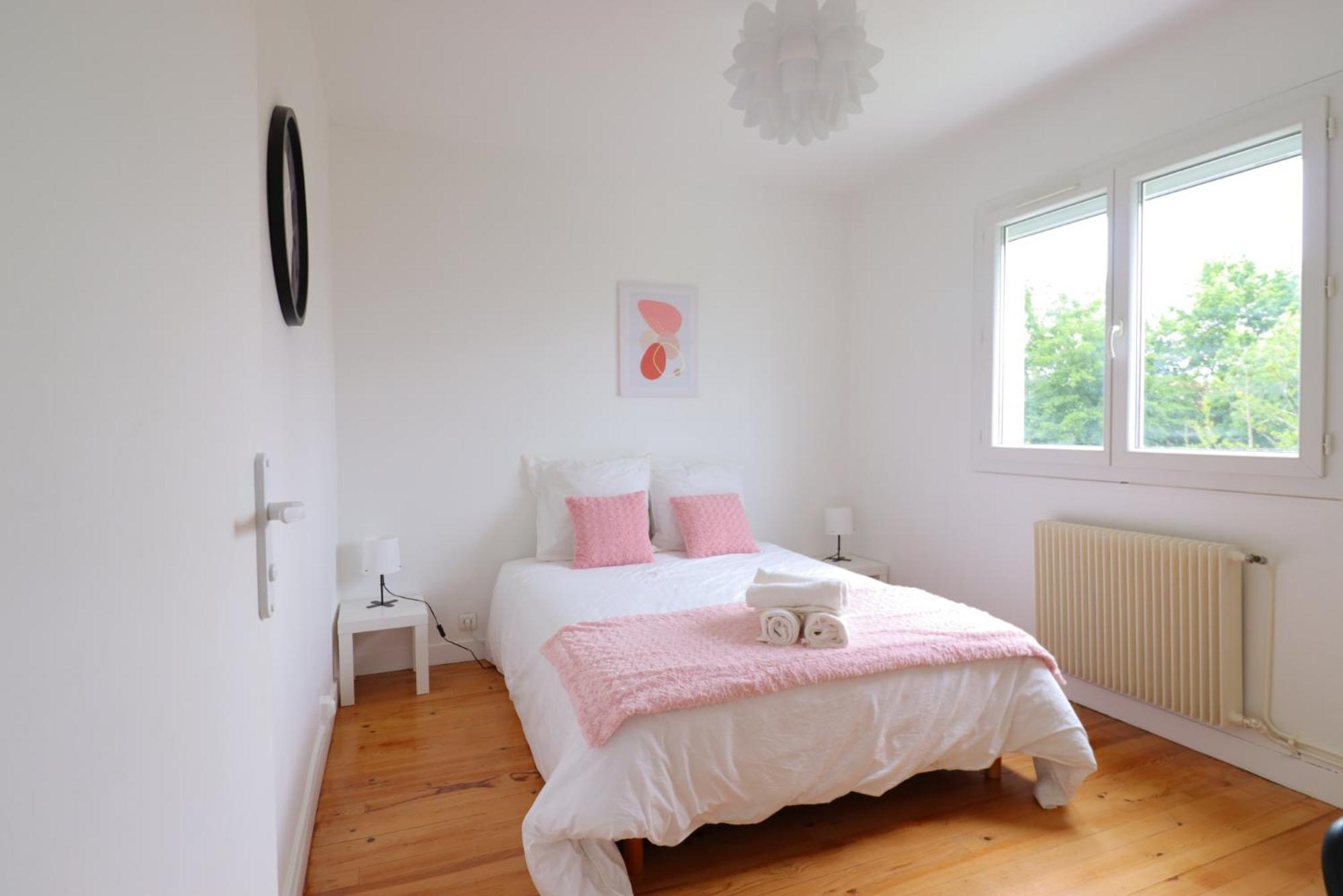 Le Ambroise - T3 Spacieux Et Calme Avec Parking Gratuit แบร์เฌอรัก ห้อง รูปภาพ
